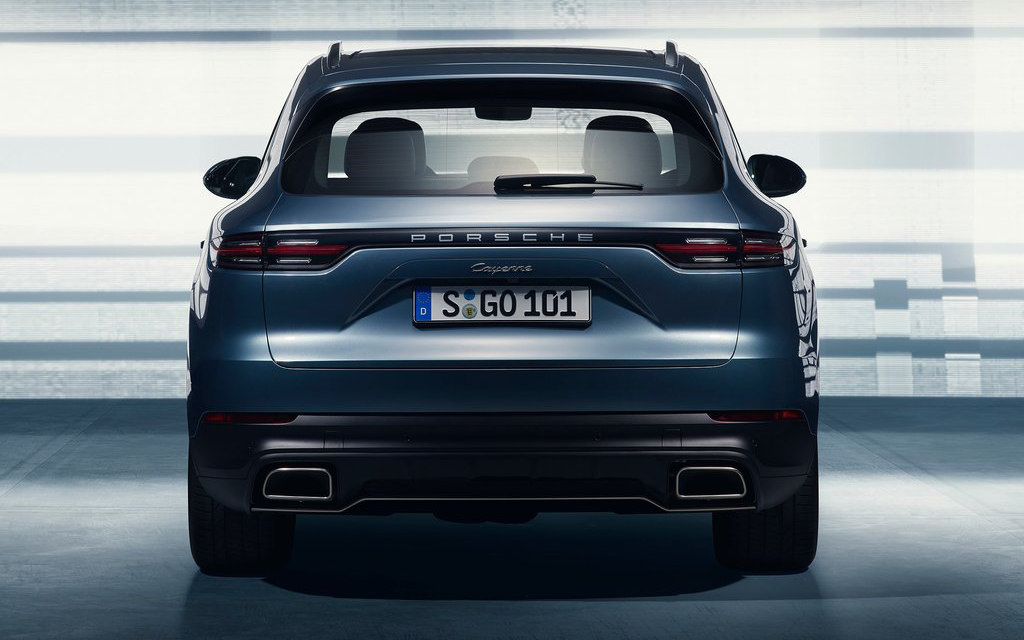 Comparison Porsche Cayenne 2017 vs Porsche Cayenne Platinum 2018